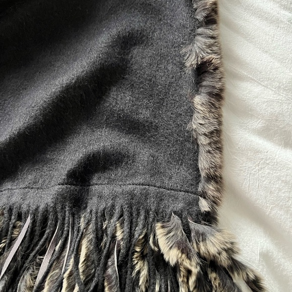 NWOT 100% cashmere and real fur shawl wrap - Picture 9 of 13